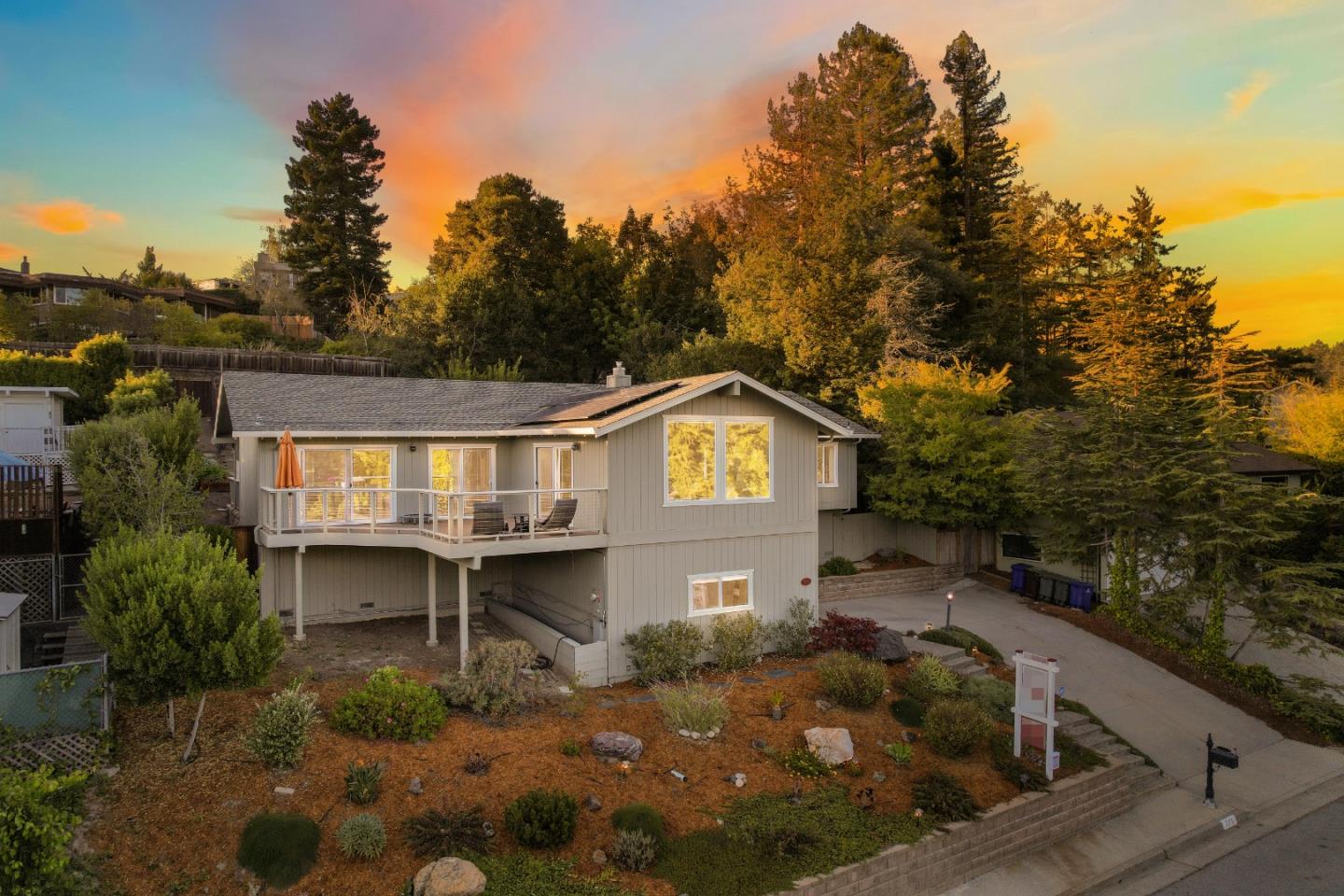 225 Esmeralda DR