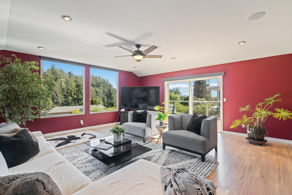 225 Esmeralda DR