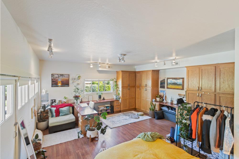 225 Esmeralda DR