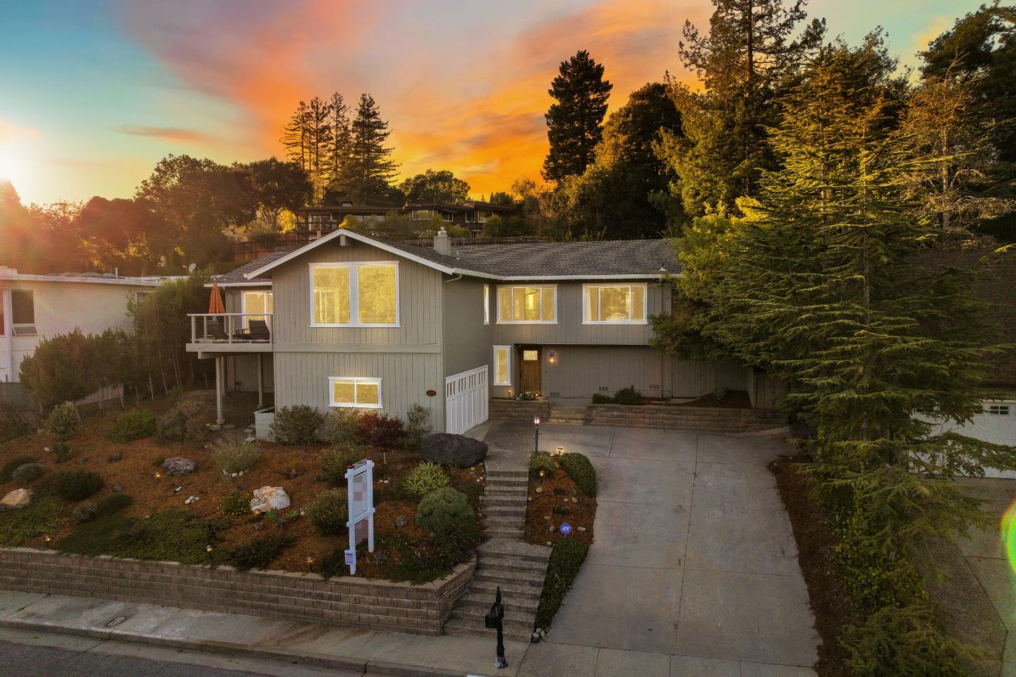 225 Esmeralda DR
