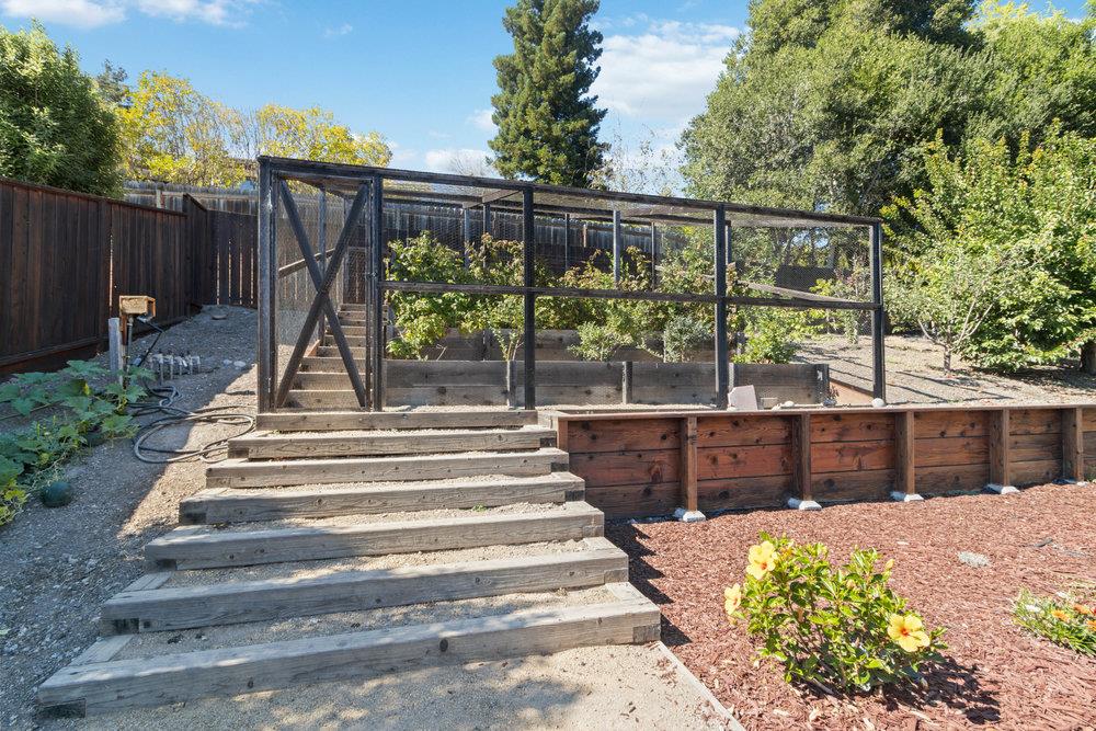 225 Esmeralda DR