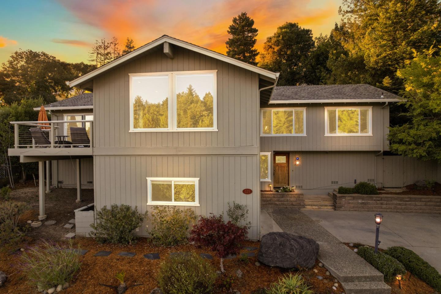 225 Esmeralda DR