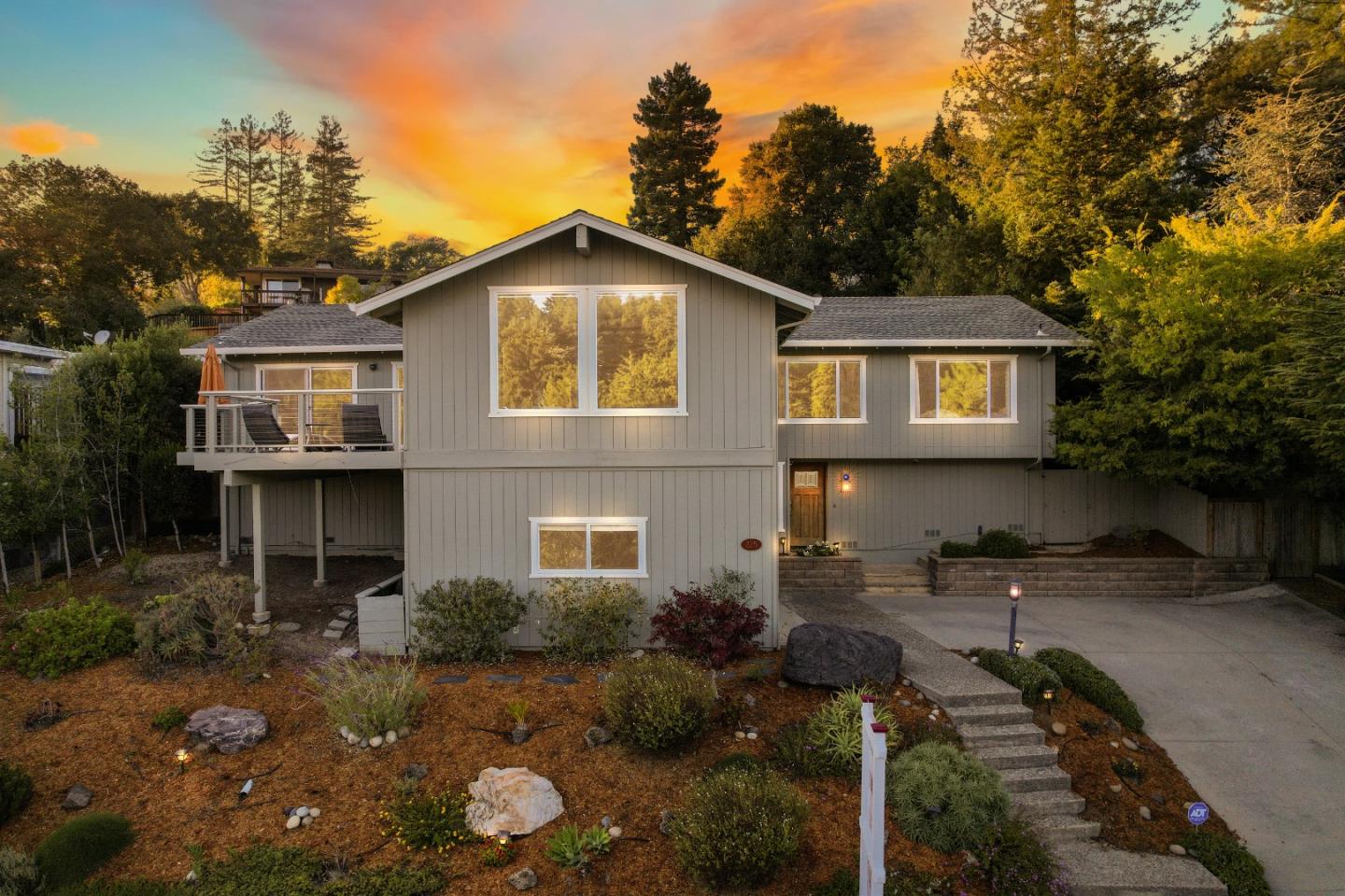 225 Esmeralda DR