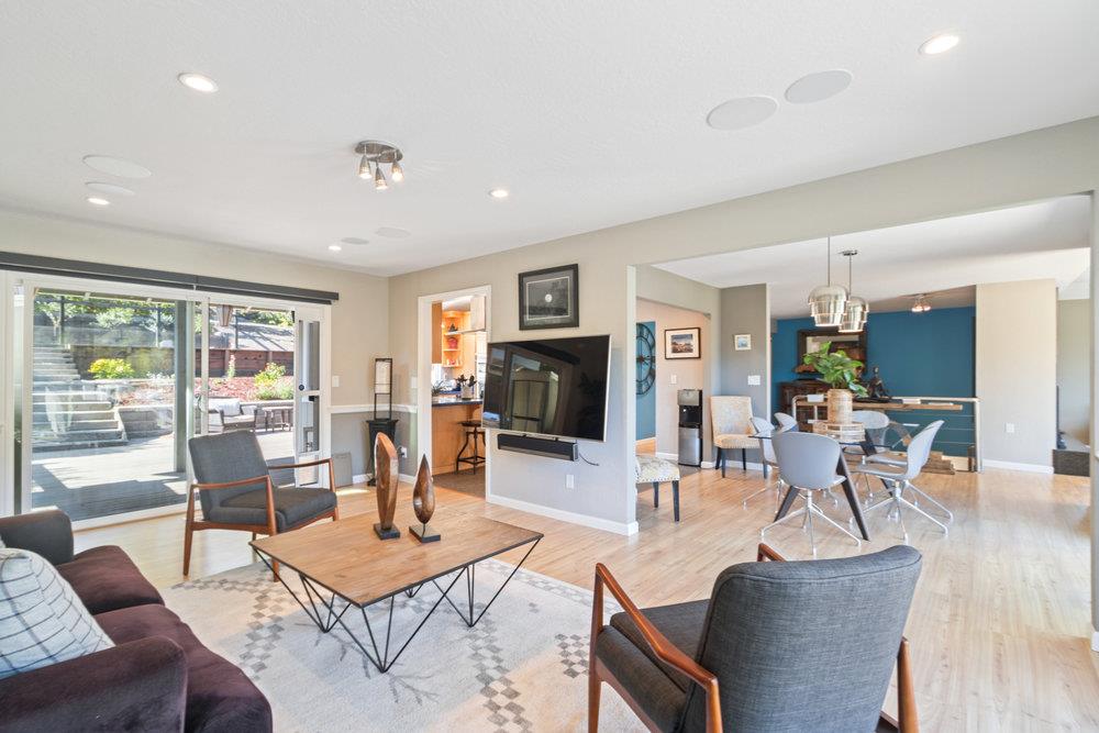 225 Esmeralda DR