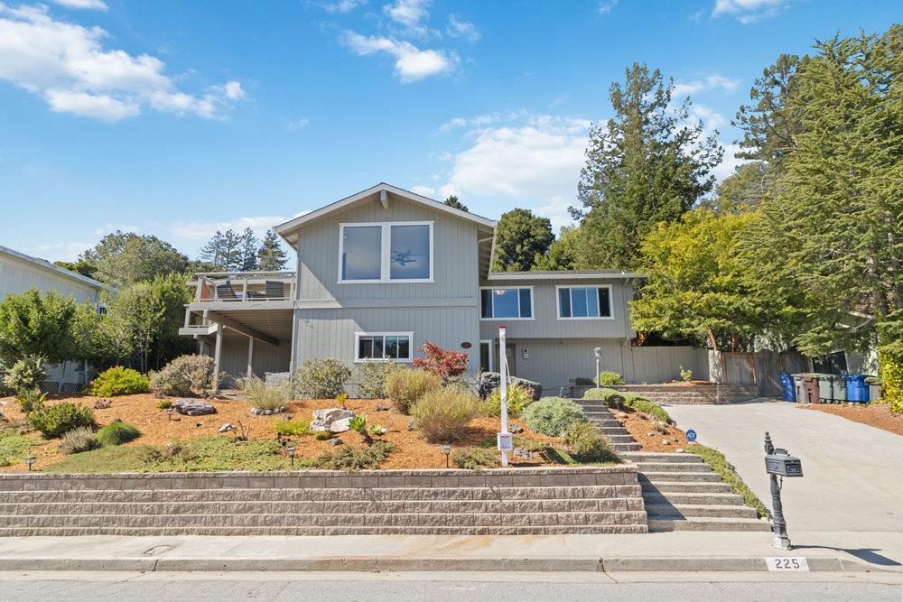 225 Esmeralda DR