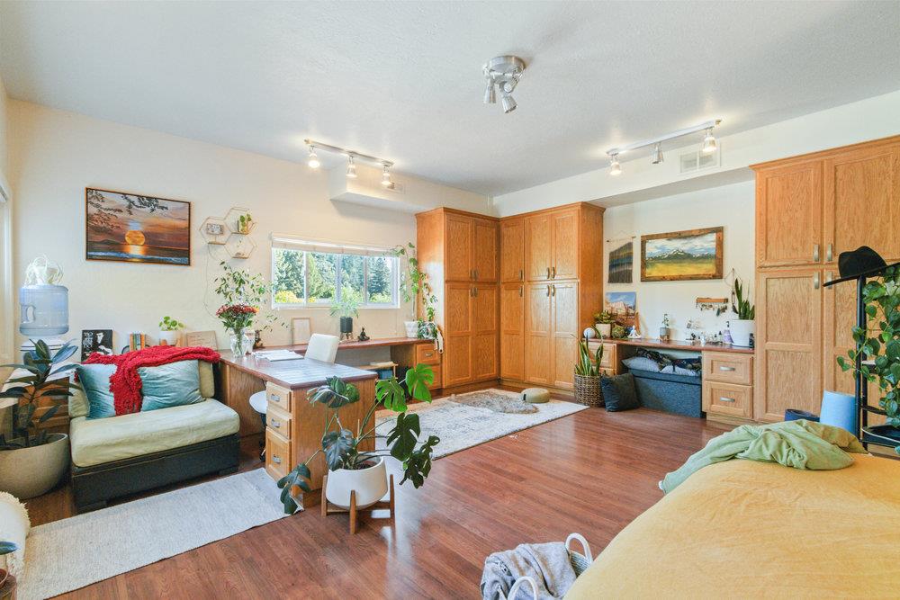225 Esmeralda DR