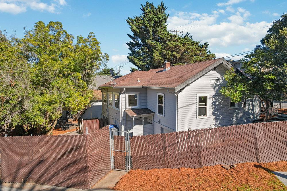 236 Mora ST
