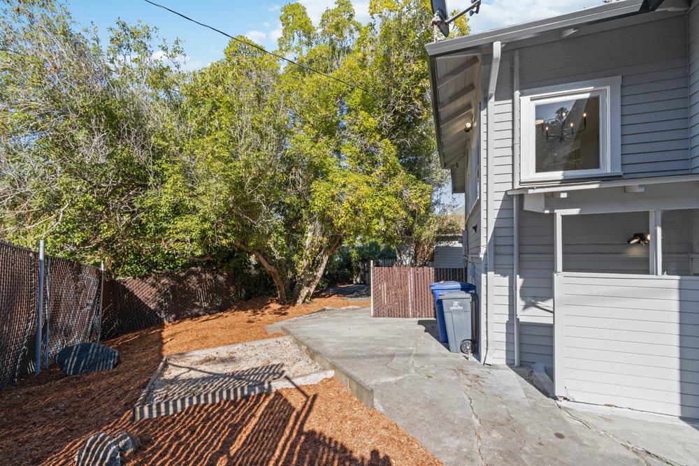 236 Mora ST