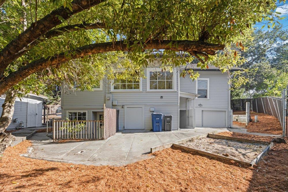 236 Mora ST