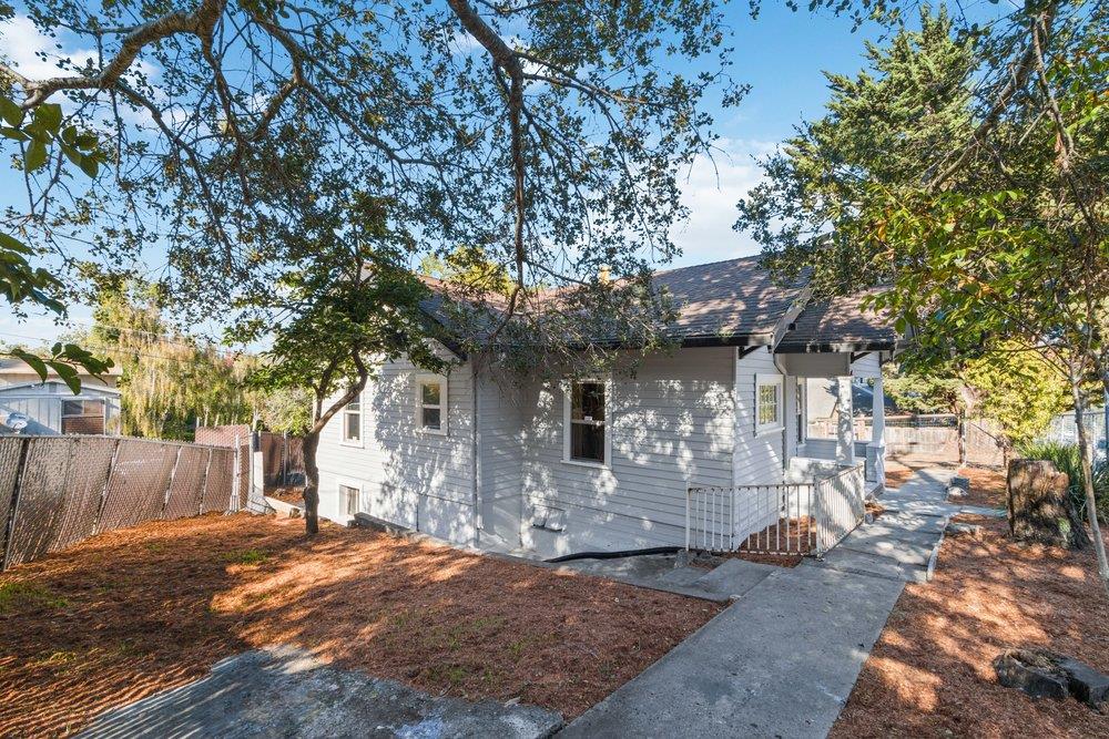 236 Mora ST
