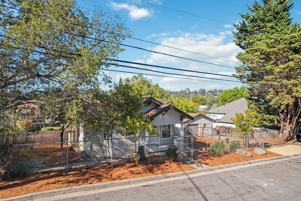 236 Mora ST