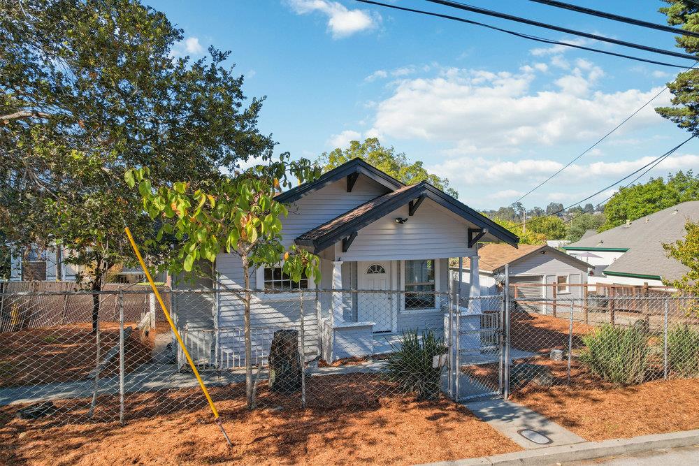 236 Mora ST