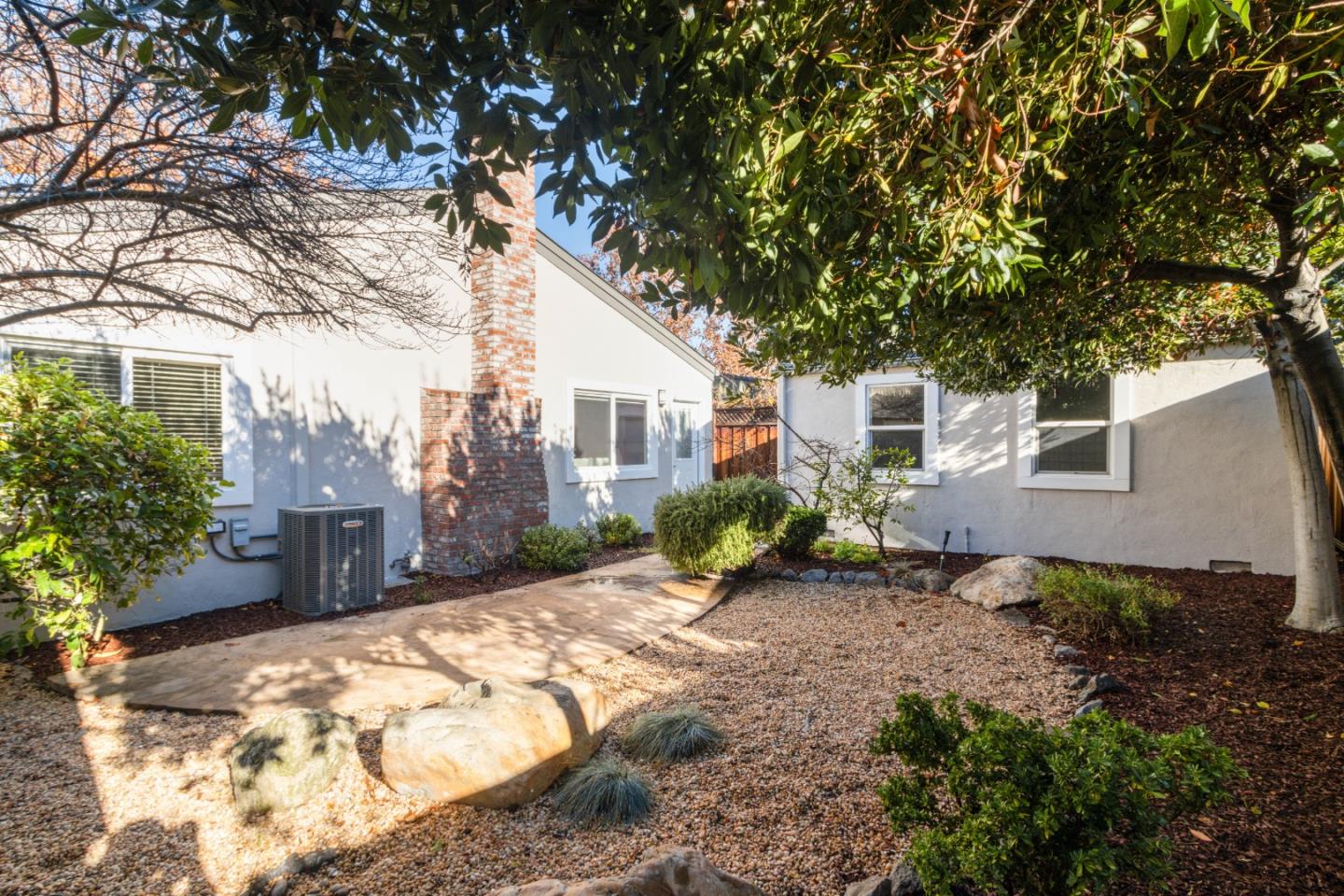 1488 Sierra AVE