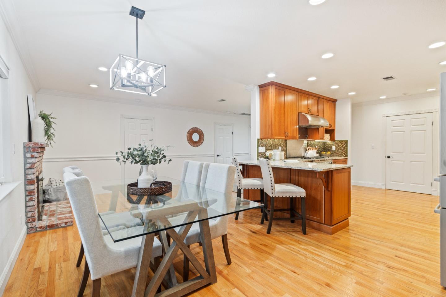 1488 Sierra AVE