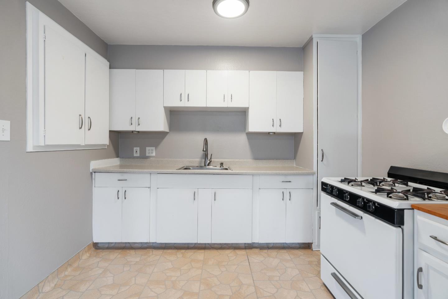 1321 Selo DR