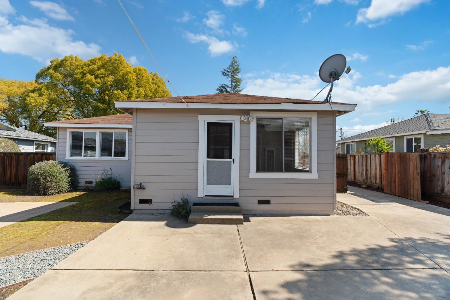 1321 Selo DR