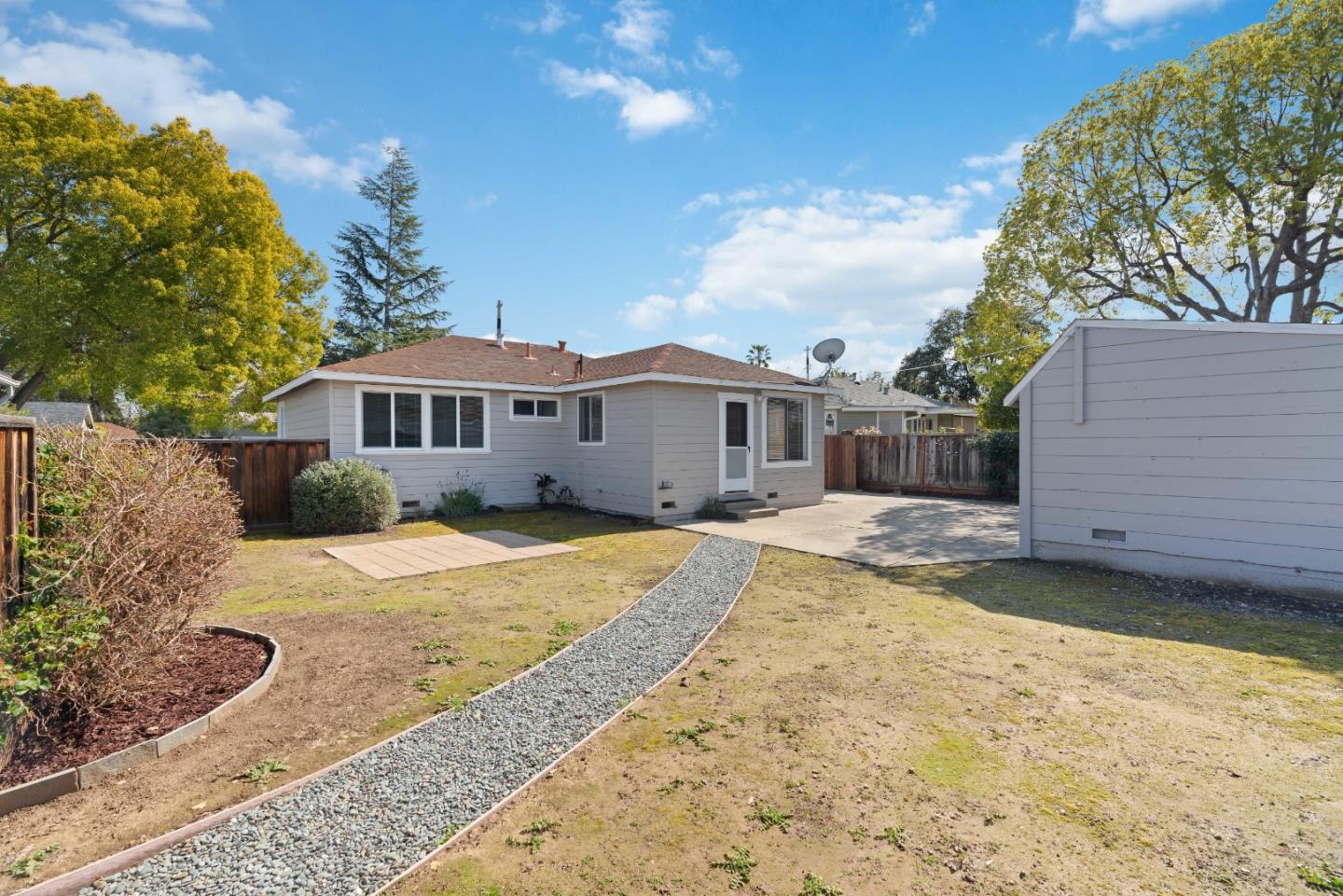 1321 Selo DR