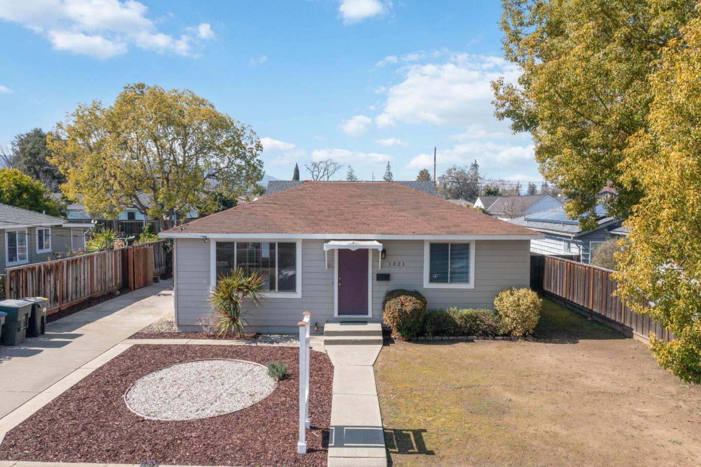 1321 Selo DR