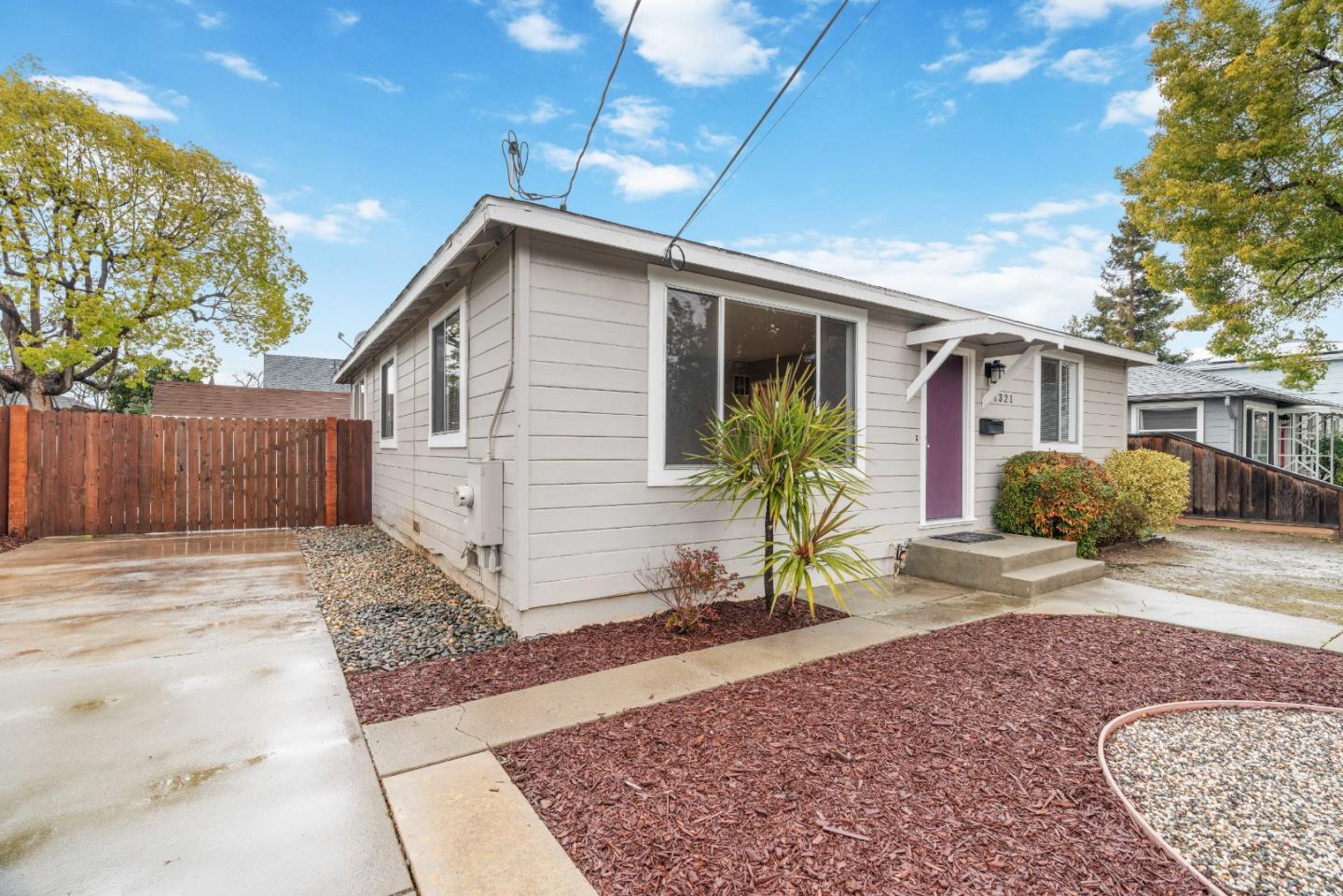 1321 Selo DR