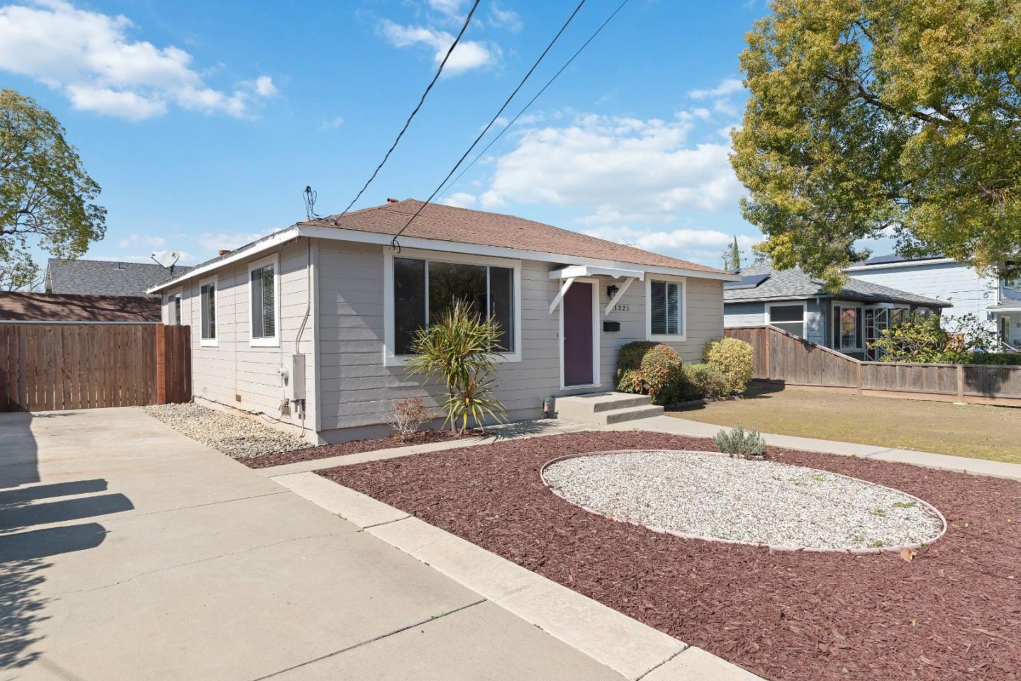 1321 Selo DR
