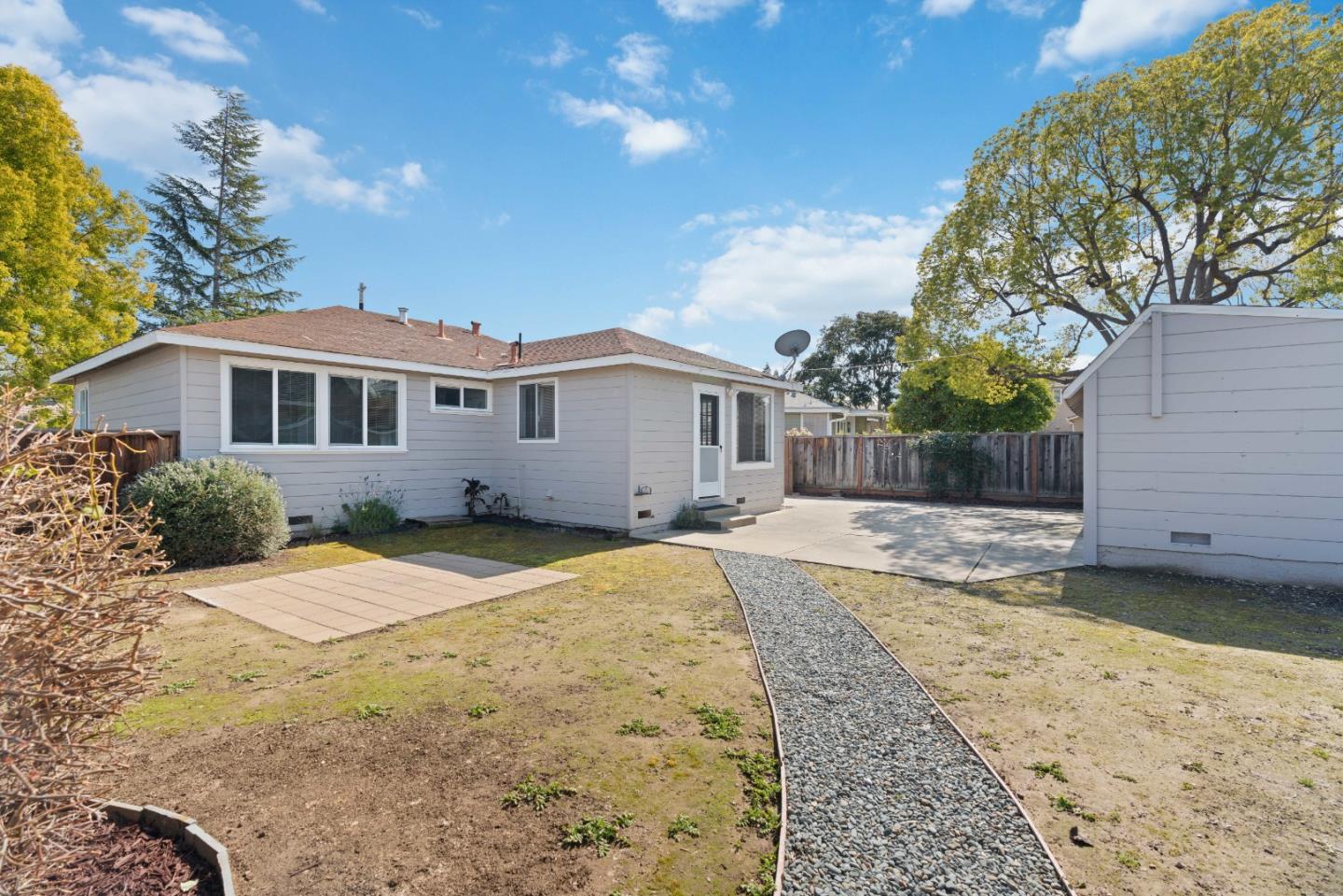 1321 Selo DR