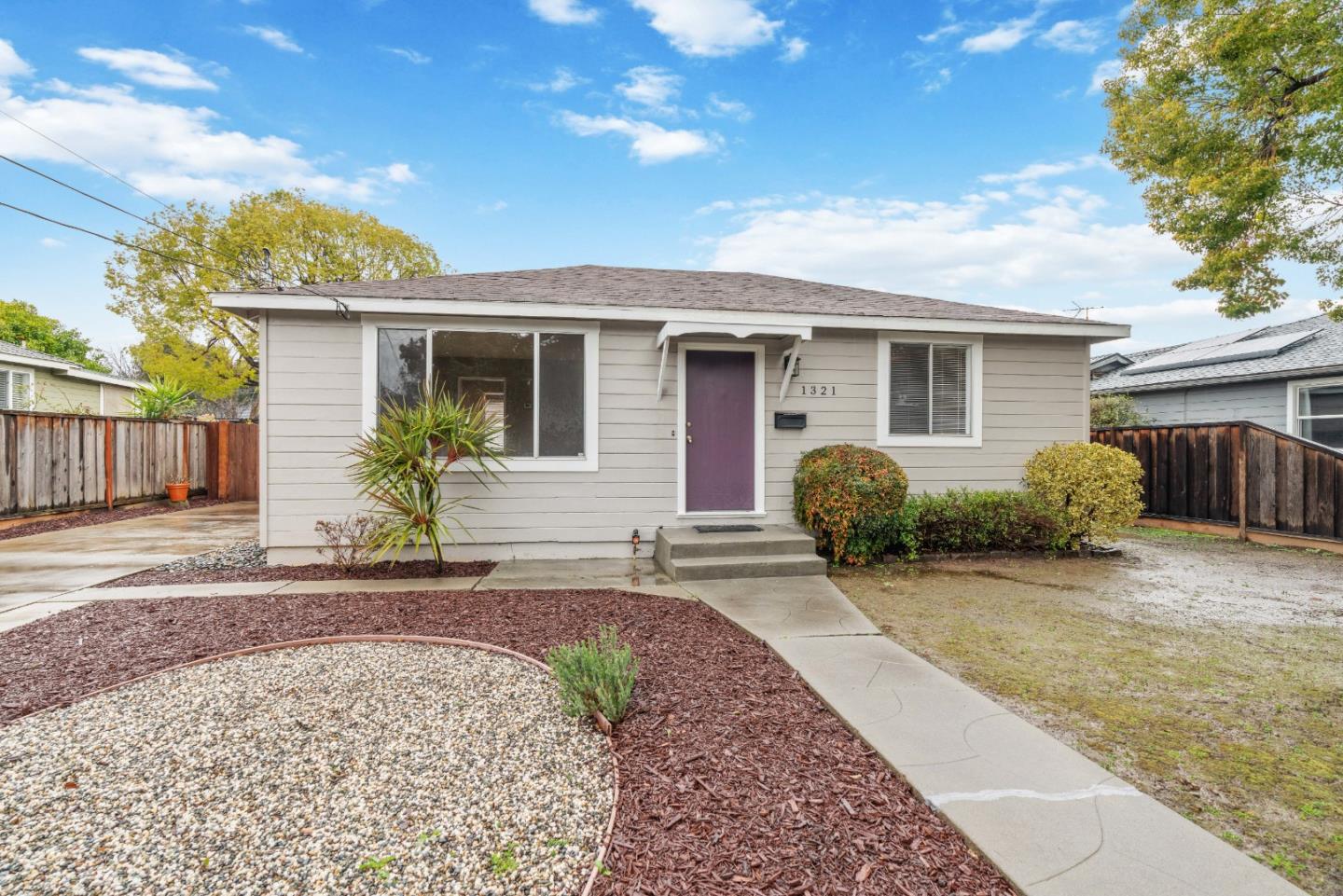 1321 Selo DR