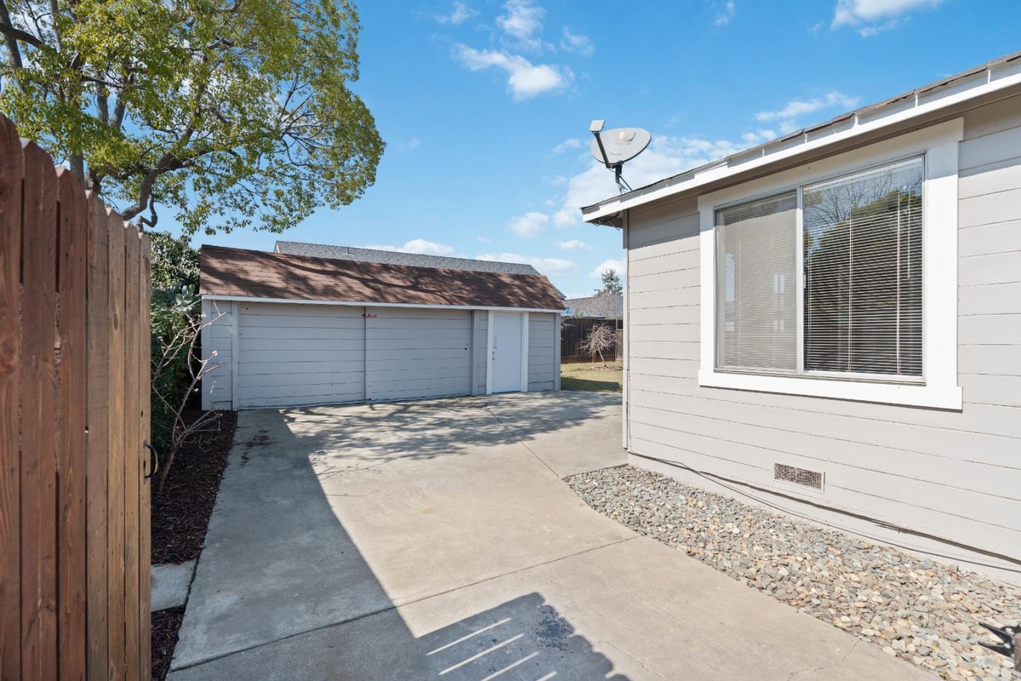 1321 Selo DR
