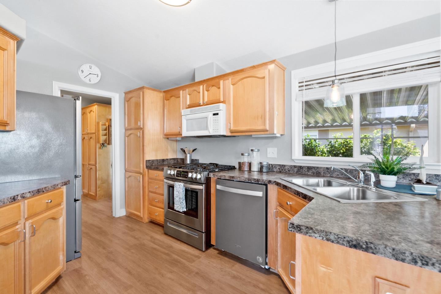 800 Brommer Street