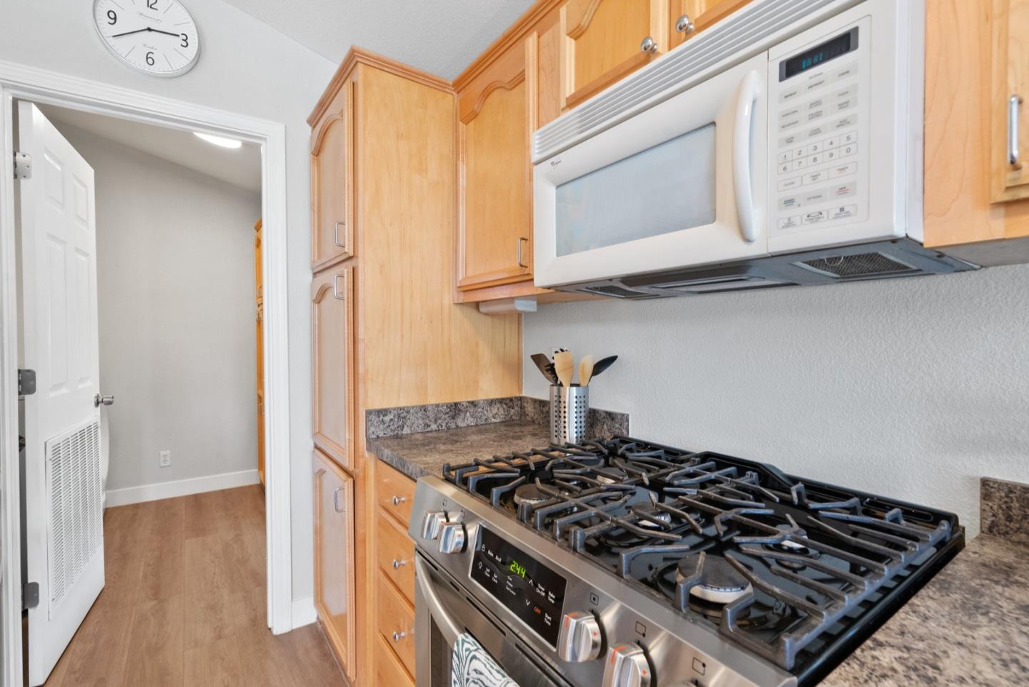 800 Brommer Street