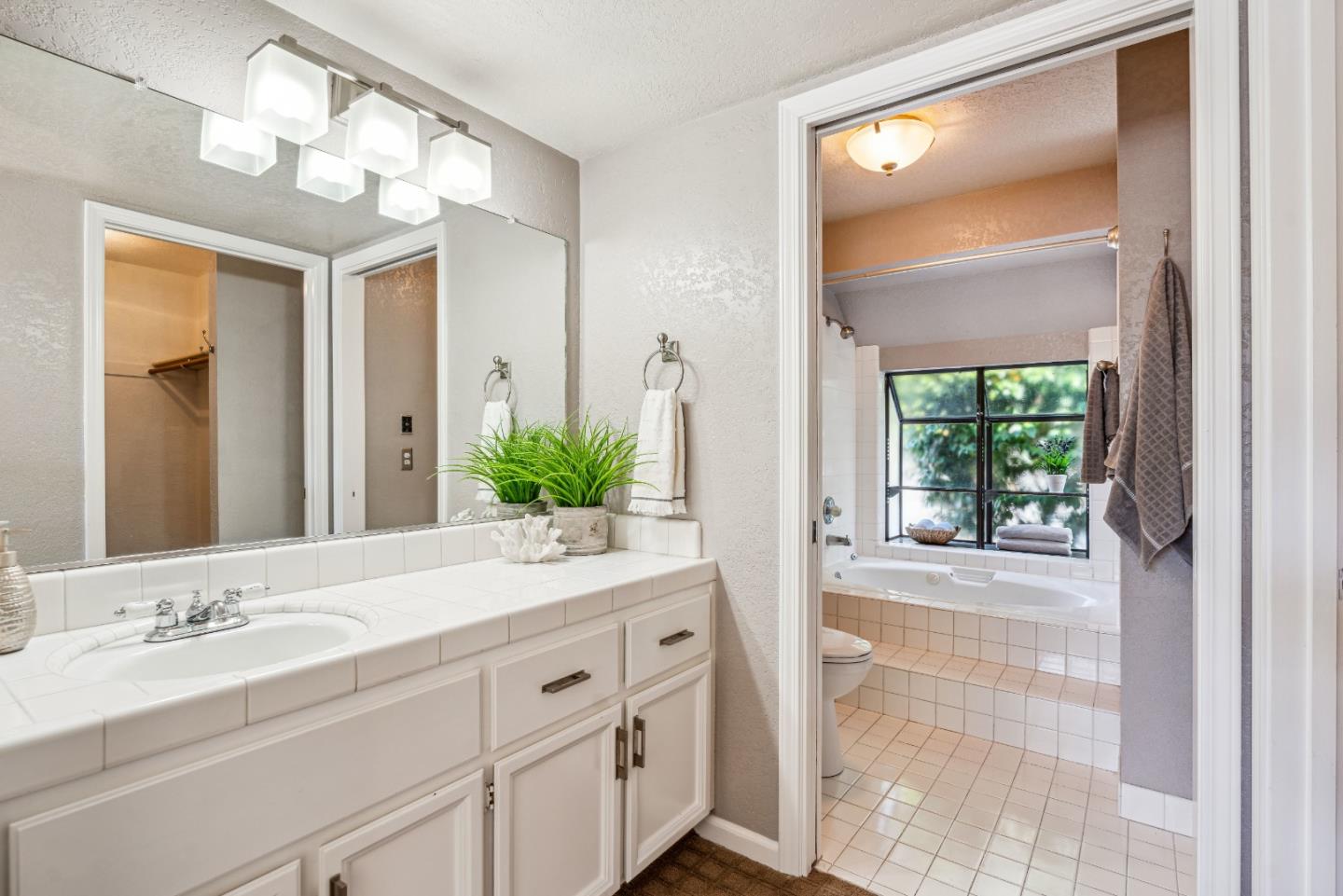 3213 Stockbridge Lane