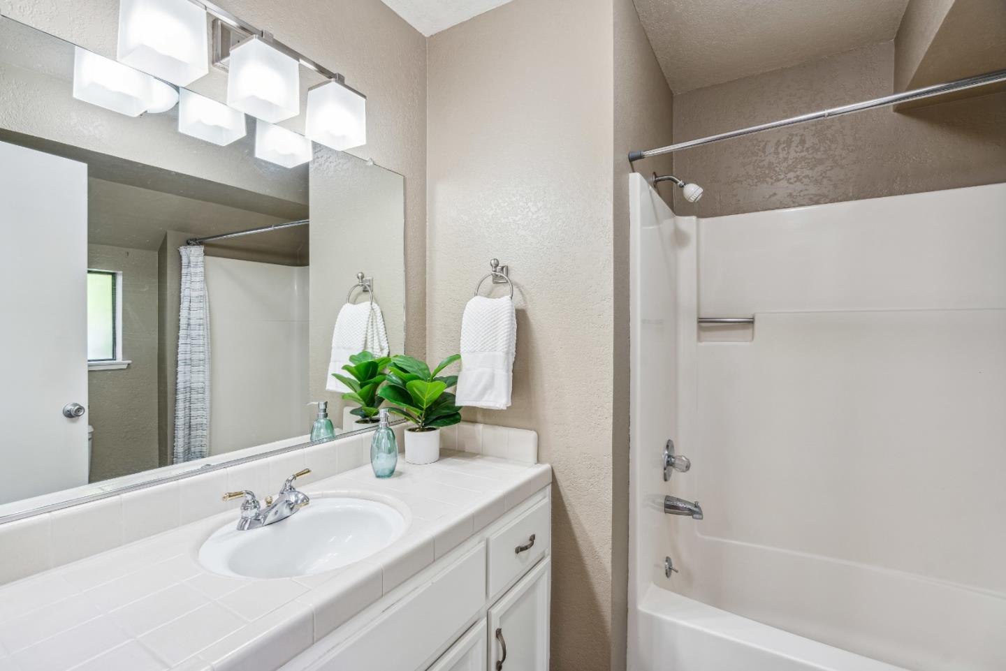 3213 Stockbridge Lane