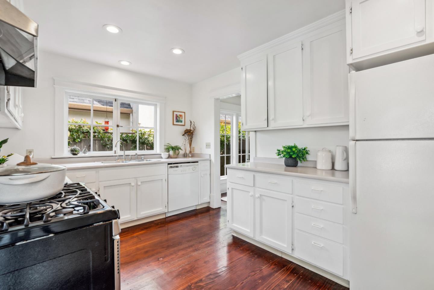 1941 Alice ST