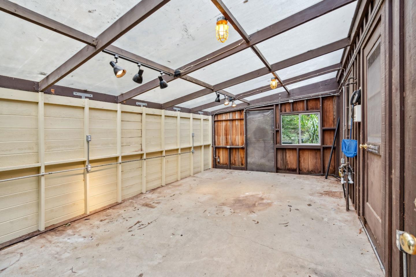 13736 Highway 9