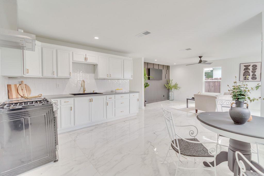 22353 Arnott DR