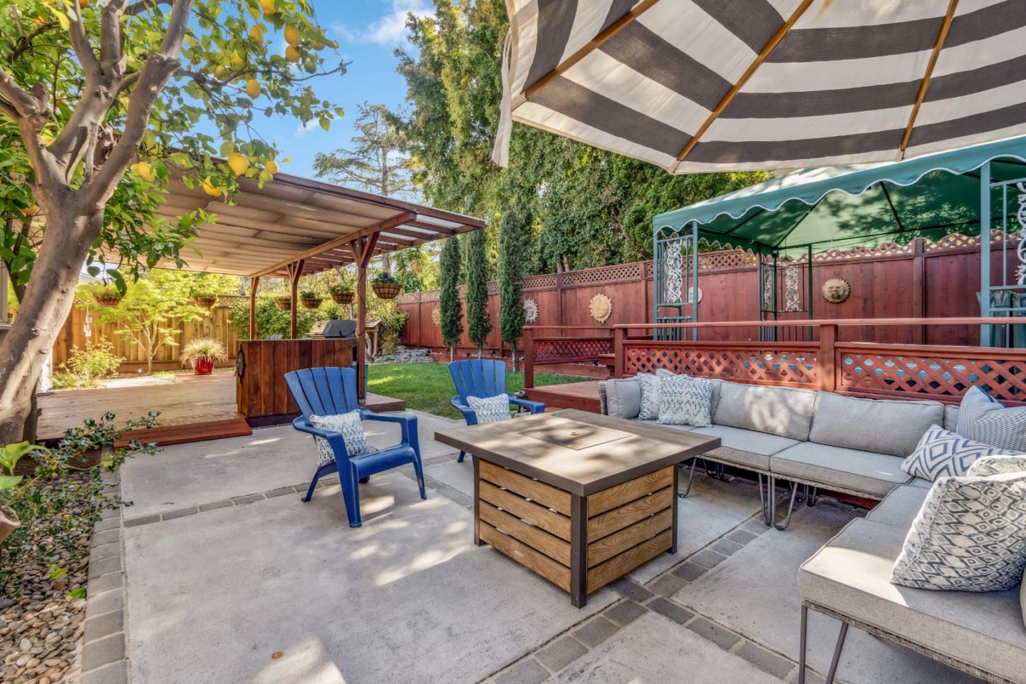 1631 Finch WAY