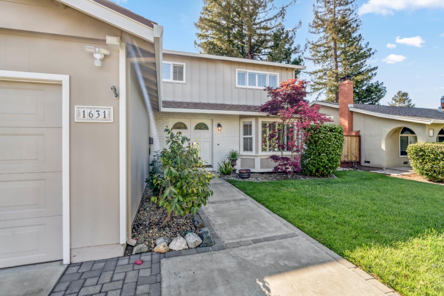 1631 Finch WAY