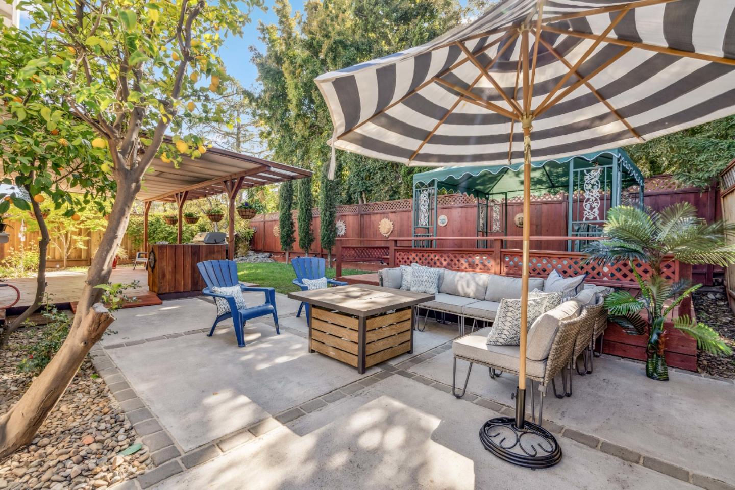 1631 Finch WAY