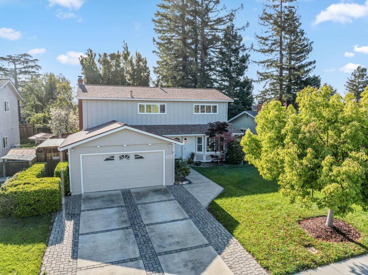 1631 Finch WAY