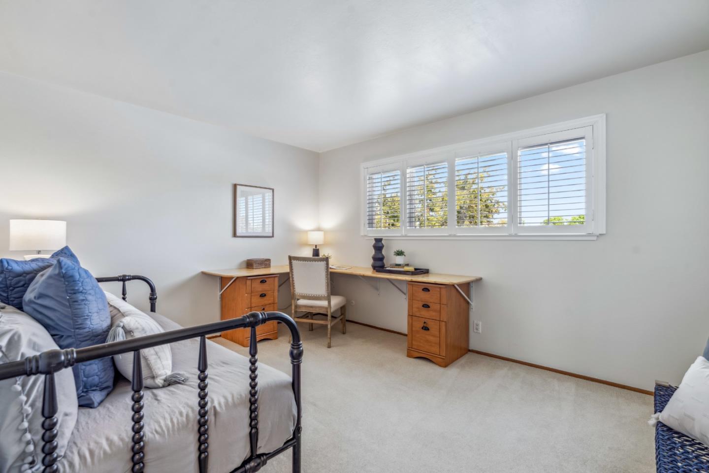 1631 Finch WAY