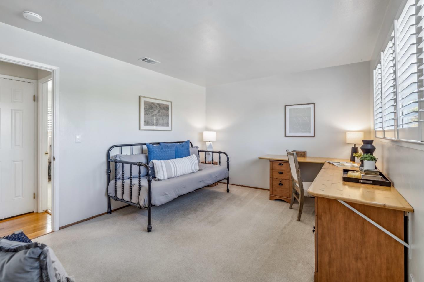 1631 Finch WAY
