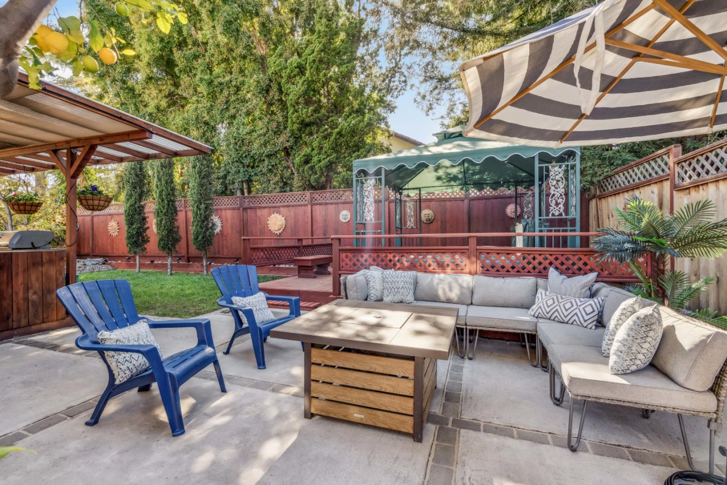 1631 Finch WAY