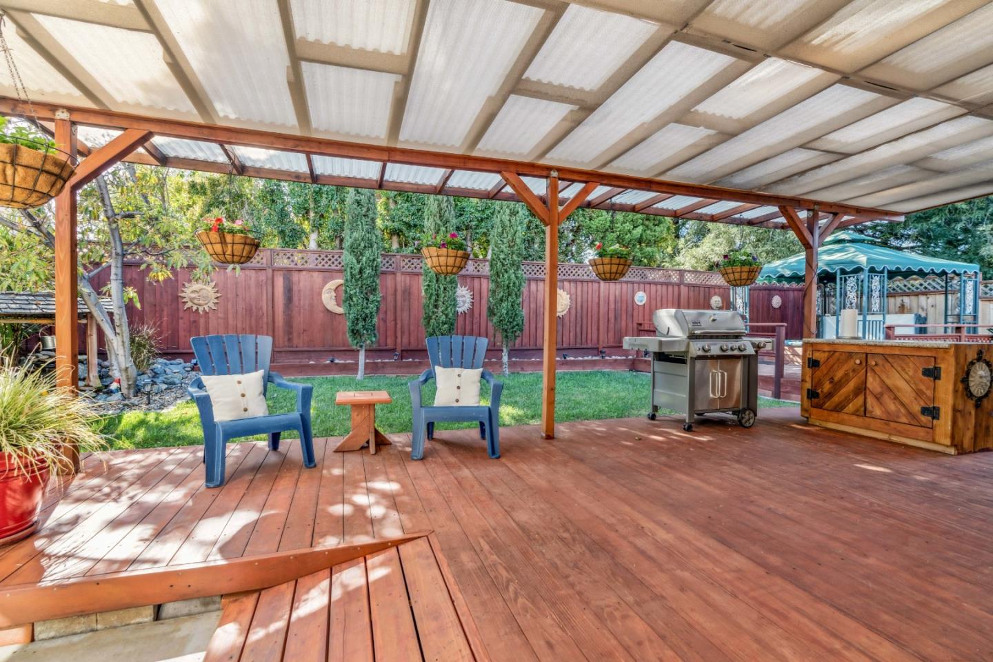 1631 Finch WAY