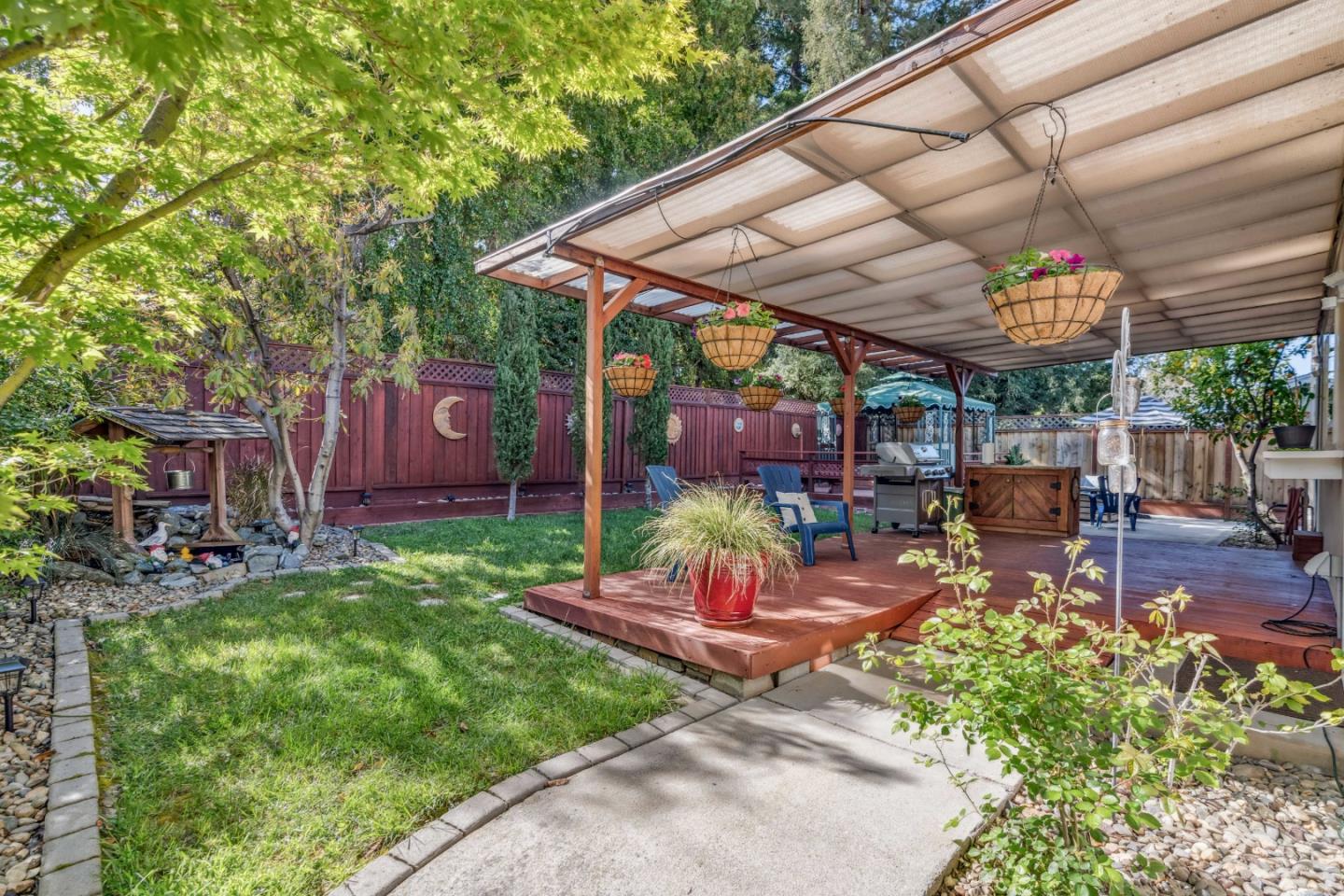 1631 Finch WAY