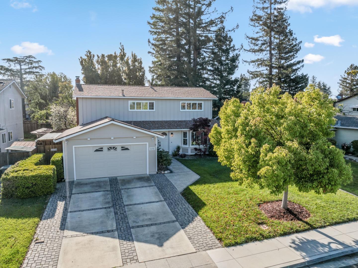 1631 Finch WAY
