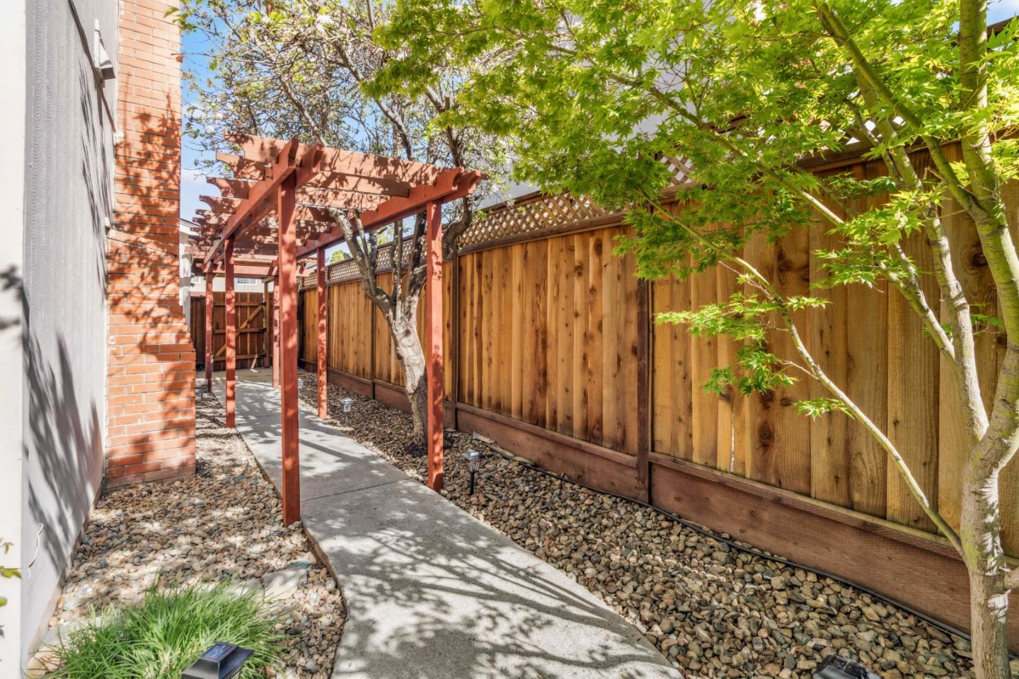 1631 Finch WAY