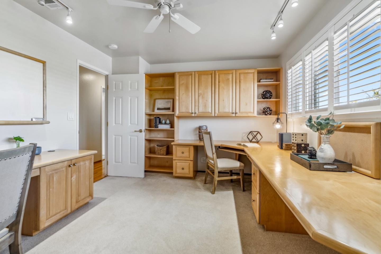1631 Finch WAY