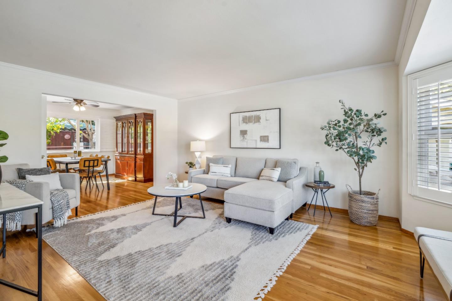 1631 Finch WAY