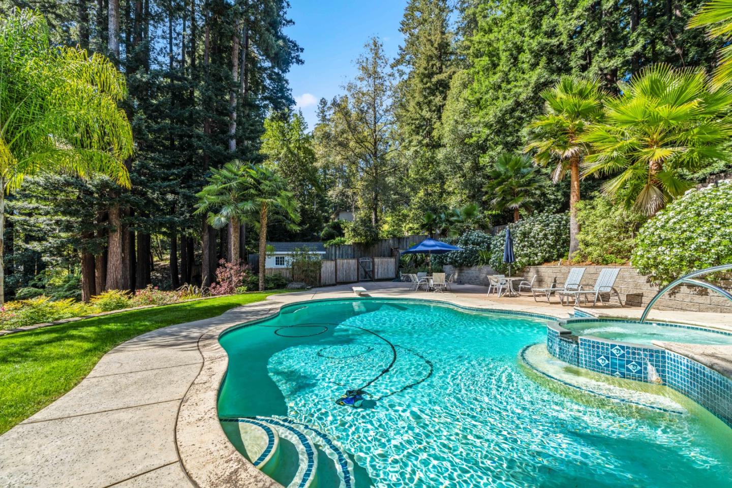 910 Jenny WAY
