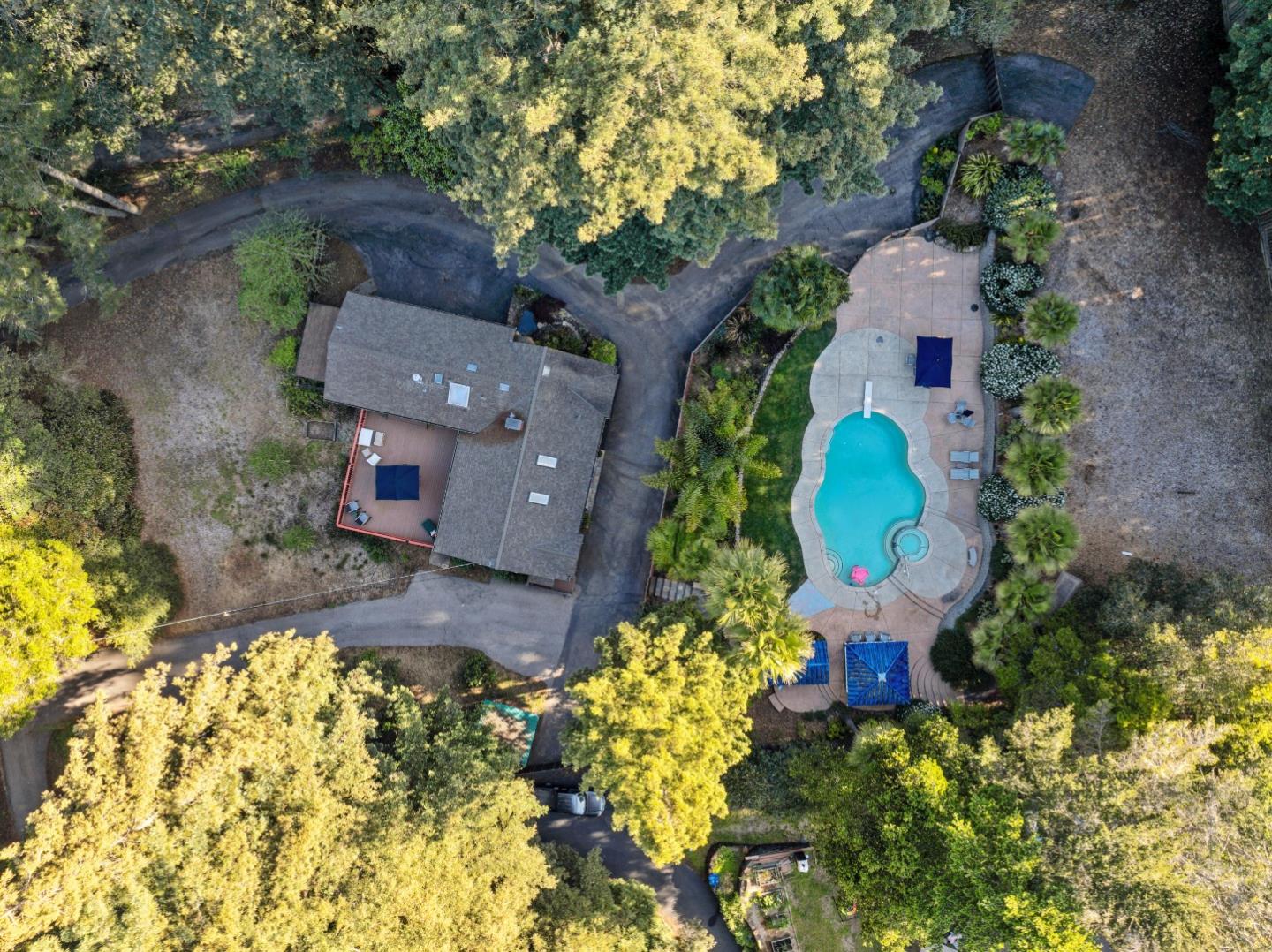 910 Jenny WAY