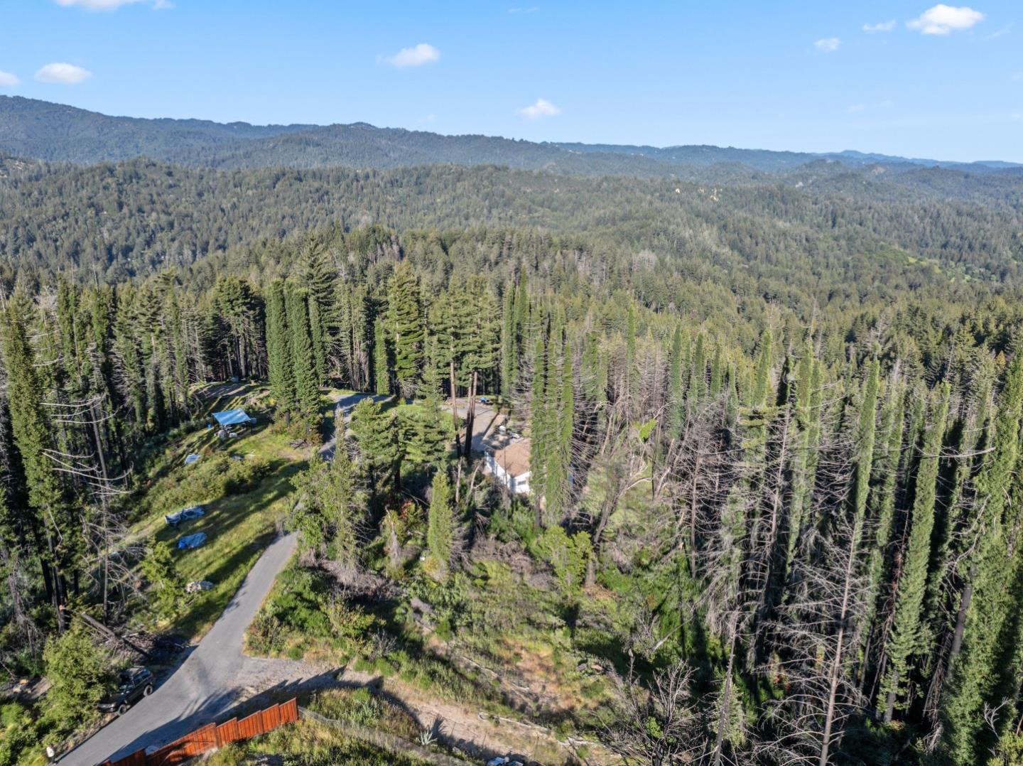 1410 Pinecrest DR